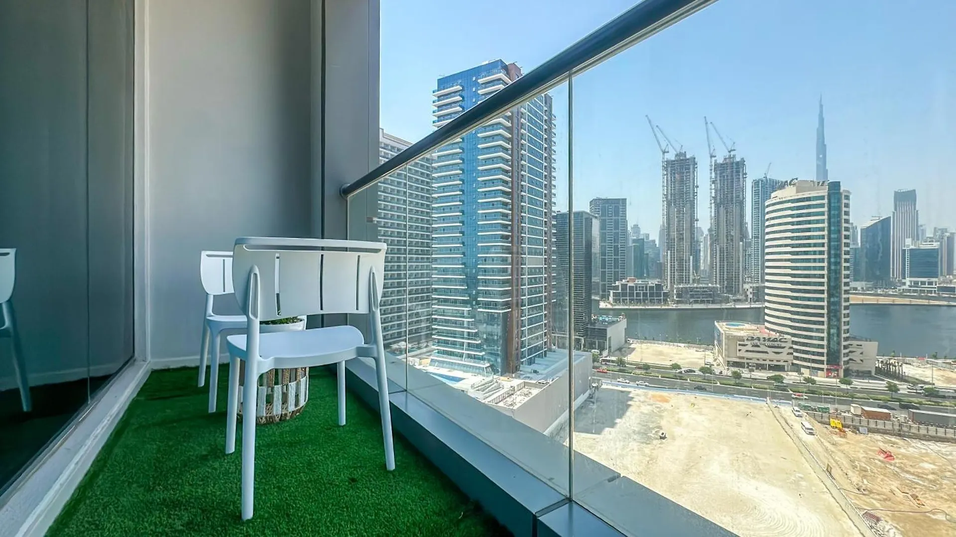 Cozy Studio With Balcony Overlooking Dubai Canal - 15Ab07 0*,  United Arab Emirates